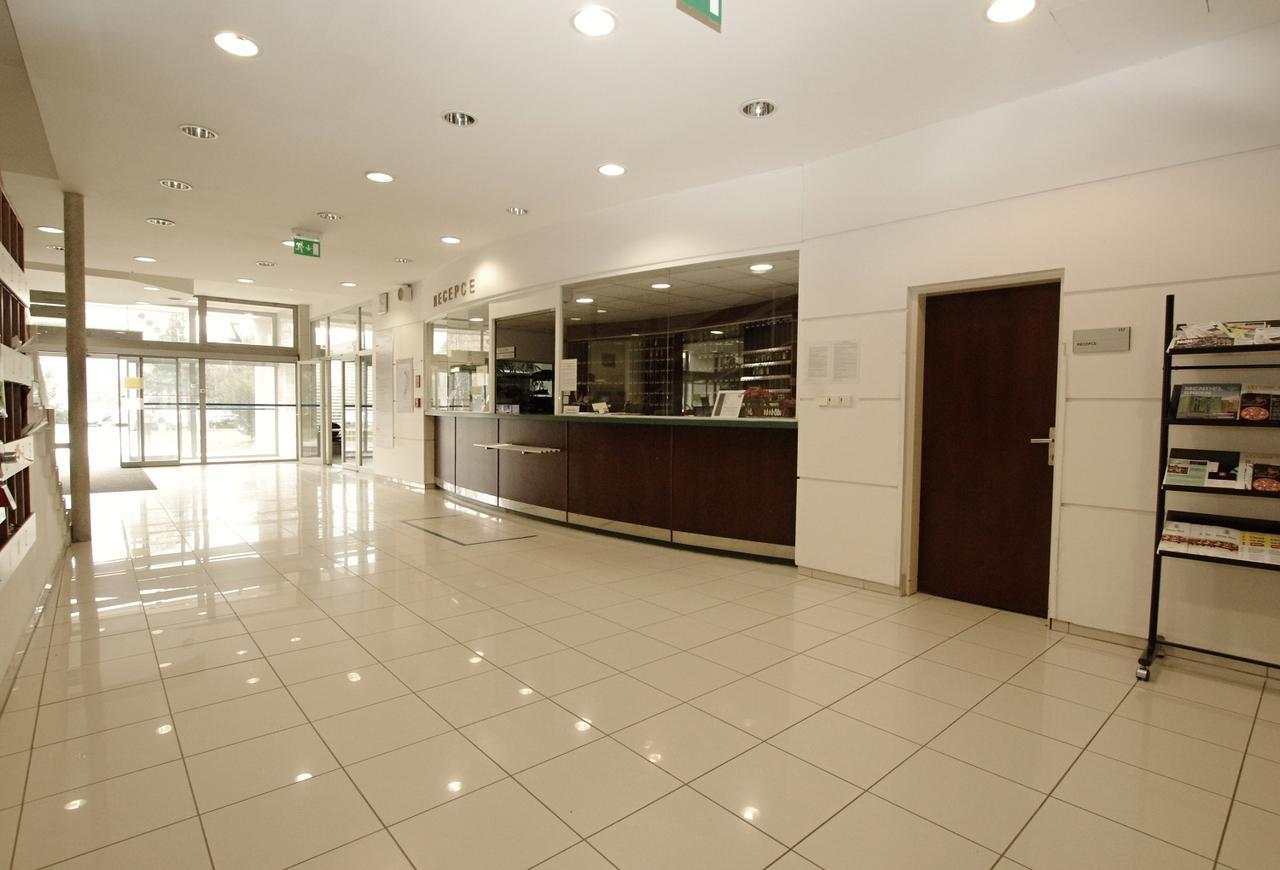 Kolej Akademie Hotel Brno Ngoại thất bức ảnh