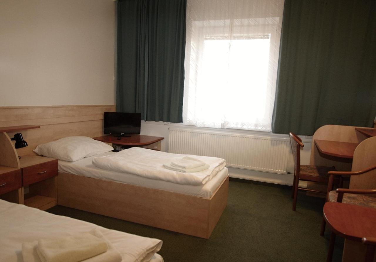 Kolej Akademie Hotel Brno Ngoại thất bức ảnh